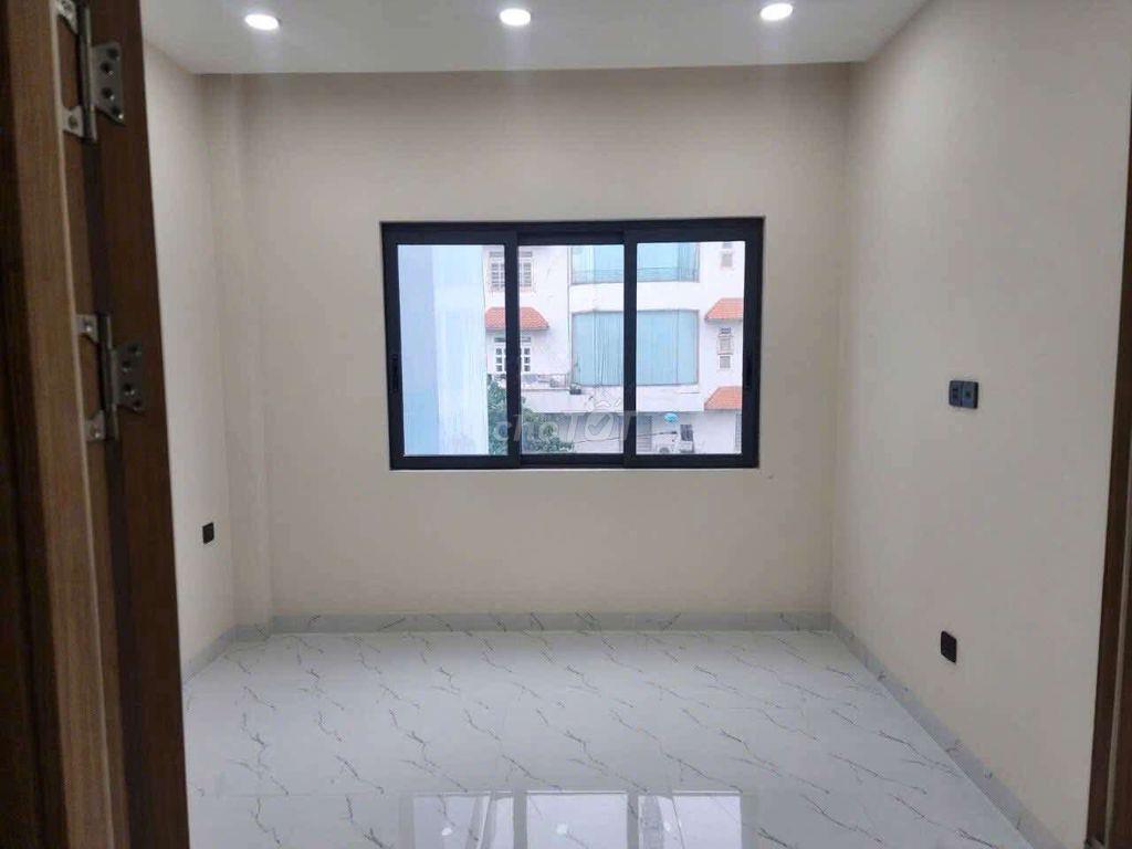 nhà mới xây có thang máy hẻm nhựa 6m Lý Chiêu Hoàng
