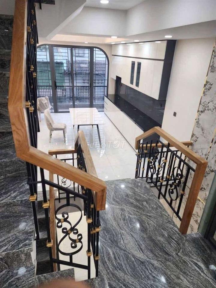 nhà mới xây có thang máy hẻm nhựa 6m Lý Chiêu Hoàng