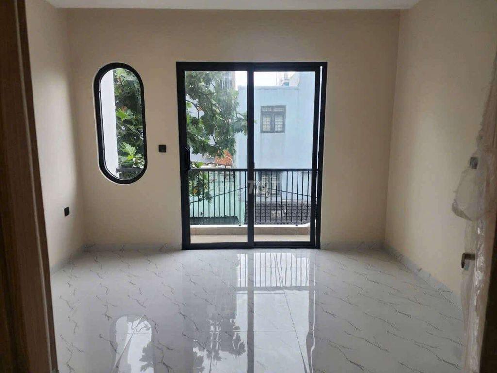 nhà mới xây có thang máy hẻm nhựa 6m Lý Chiêu Hoàng
