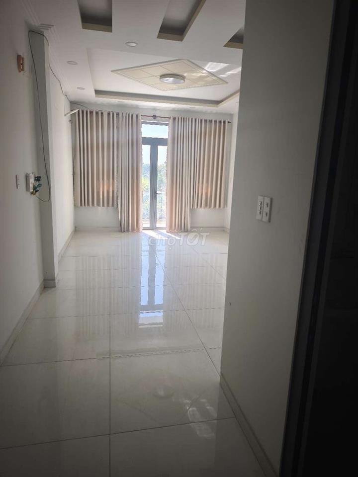 Nhà mới xây chưa ở 4x18 5 tầng trục chính Bình Phú