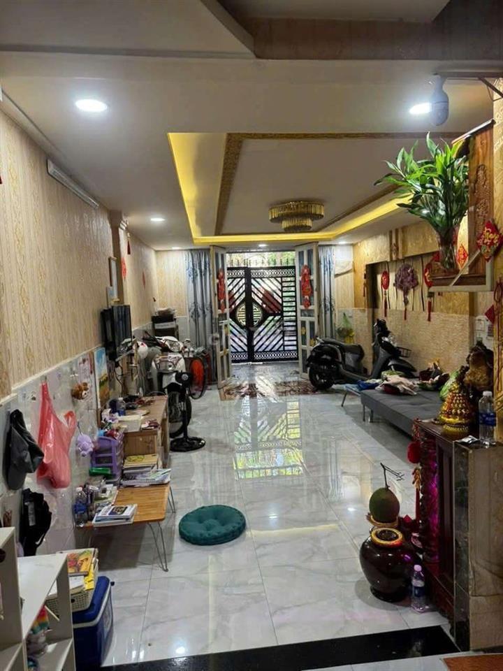 Nhà KDC Bình Phú 1 đối diện công viên