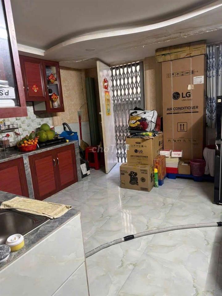 Nhà KDC Bình Phú 1 đối diện công viên