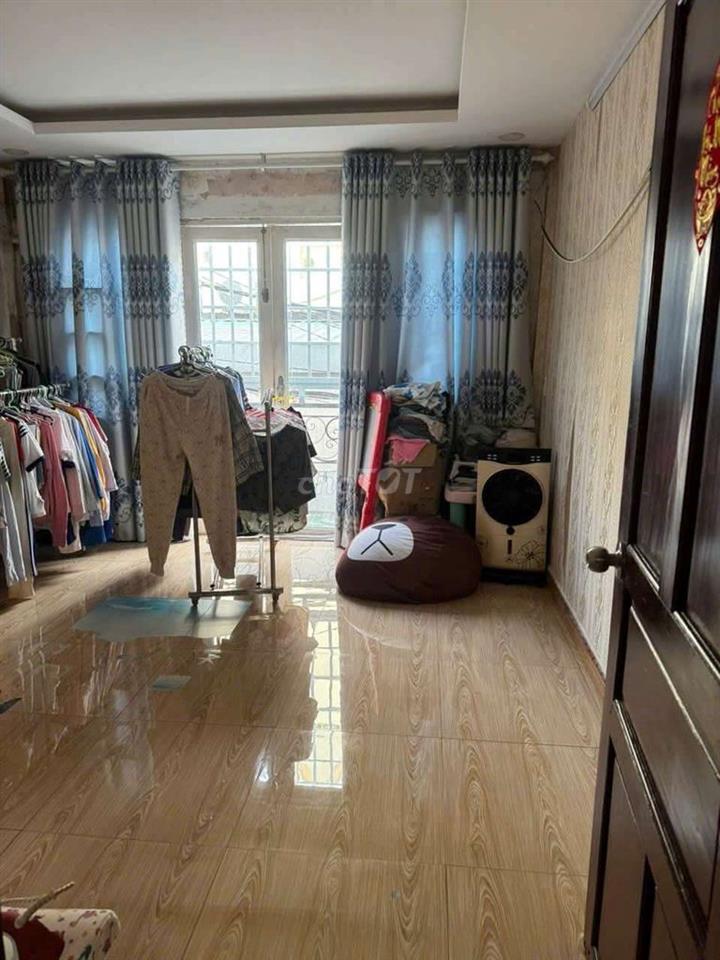 Nhà KDC Bình Phú 1 đối diện công viên
