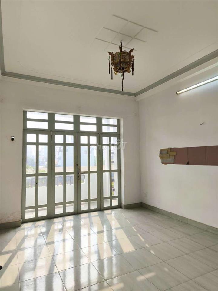Mặt tiền đường 33 KDC Bình Phú ( 351/27 An Dương Vương)