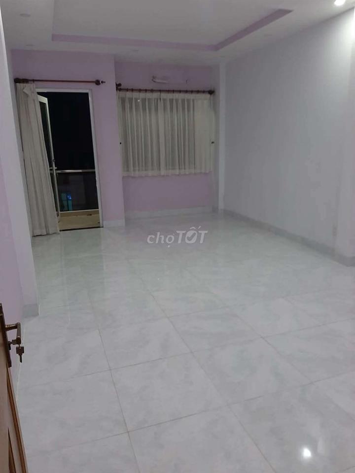 Mặt tiền đường 64 đối diện công viên 4x17 3 lầu