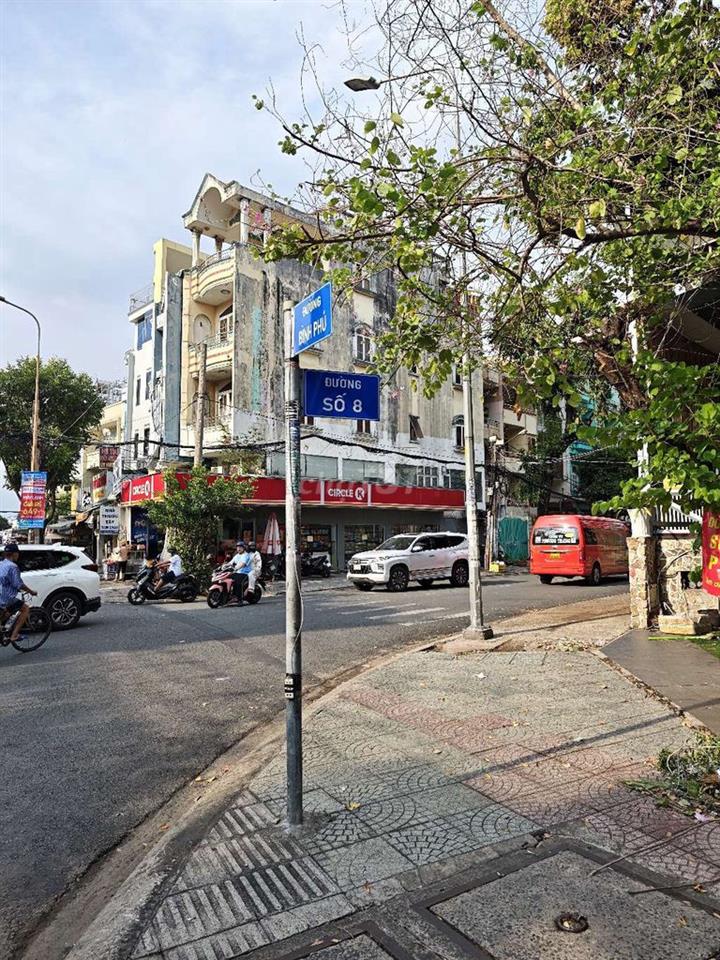 Cần bán căn góc 2 MT 18 Bình Phú và đường số 8 
