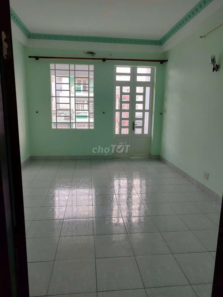 MT khu dân cư Bình Phú đối diện công viên