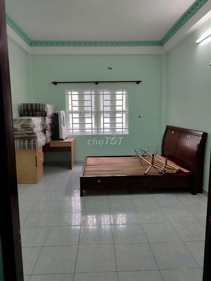 MT khu dân cư Bình Phú đối diện công viên