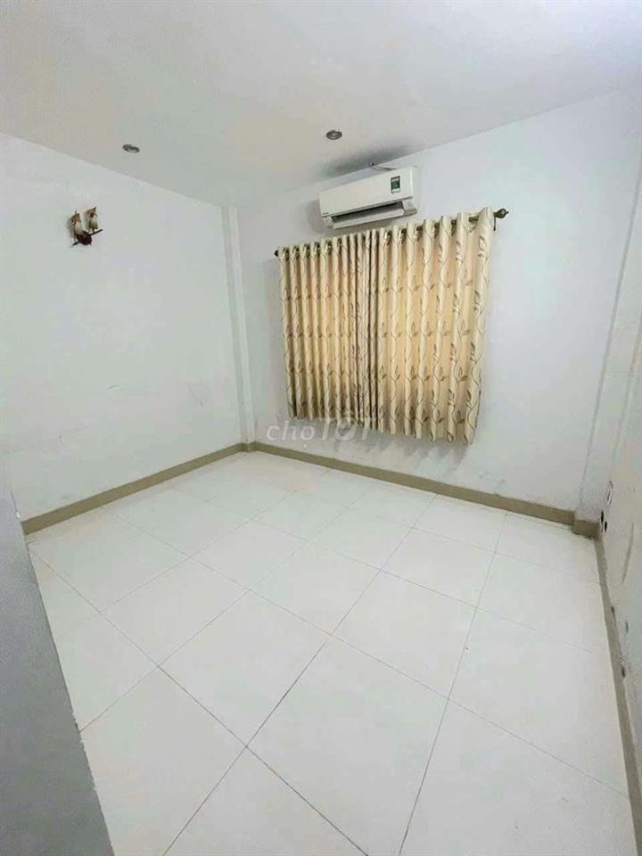Bán nhà đường 72 KDC Bình Phú 4x17 3 lầu full nội thất