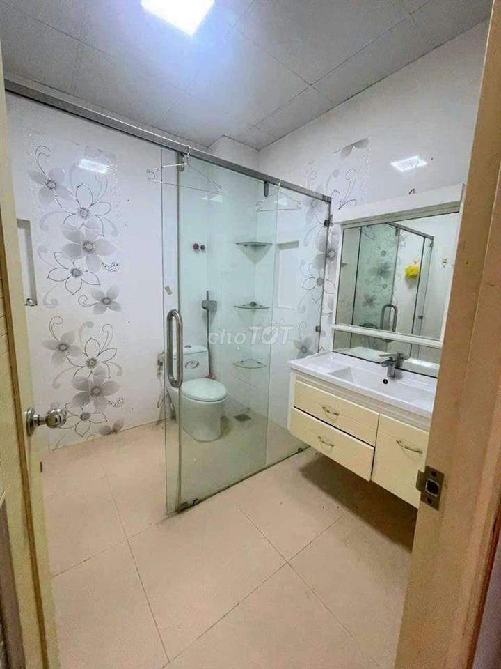 Bán nhà đường 72 KDC Bình Phú 4x17 3 lầu full nội thất