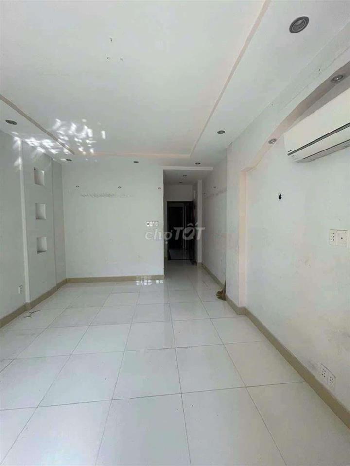 Bán nhà đường 72 KDC Bình Phú 4x17 3 lầu full nội thất