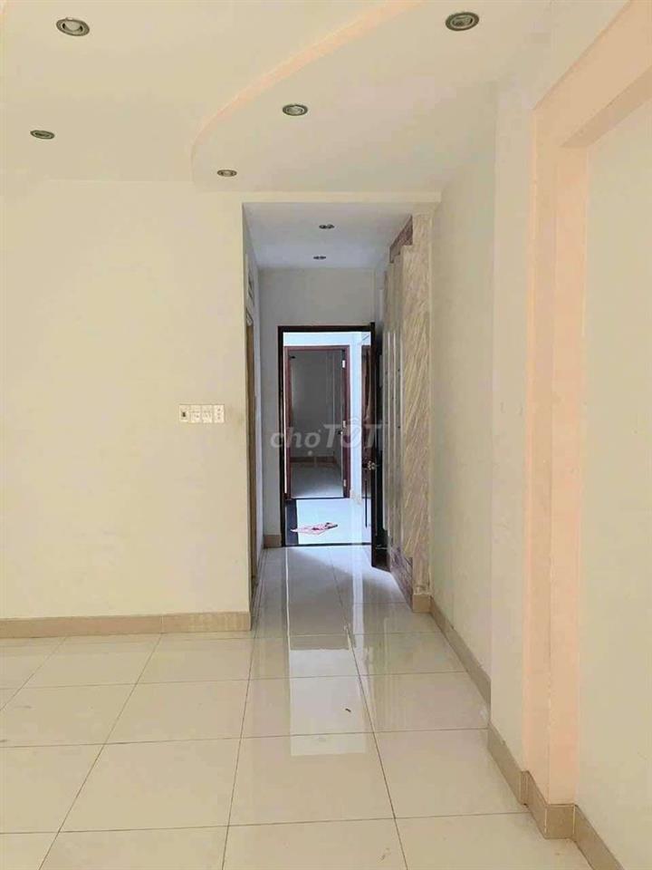 Bán nhà đường 72 KDC Bình Phú 4x17 3 lầu full nội thất