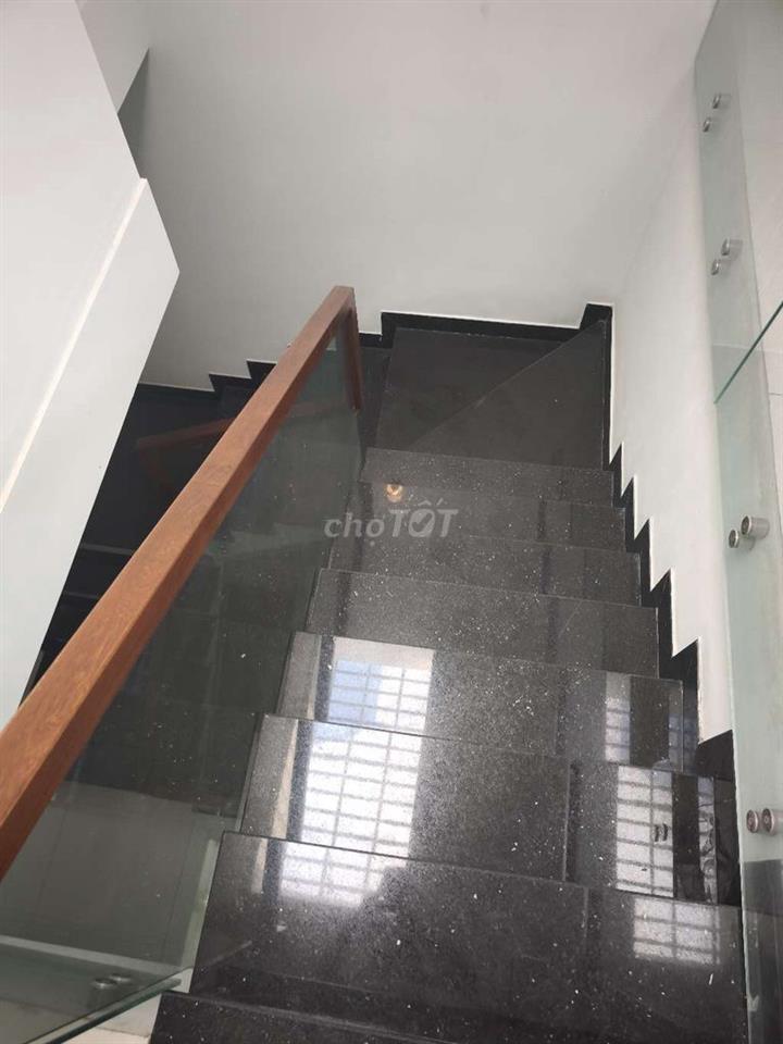 mặt tiền mới xây 4x18 5 tầng trục chính KDC Bình Phú