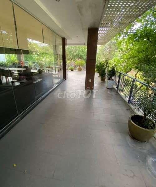 Biệt thự 425m2 ngay sát bên công viên Bình Phú
