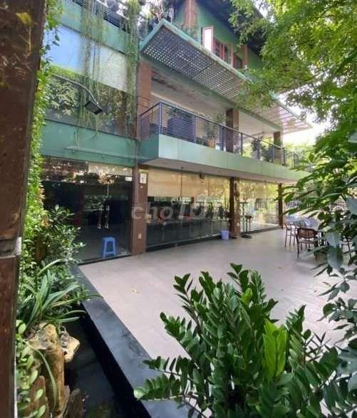Biệt thự 425m2 ngay sát bên công viên Bình Phú