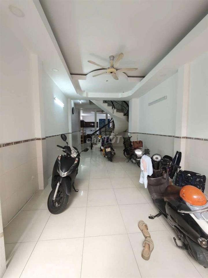 Mặt tiền KDC Bình Phú 1 đối diện công viên
