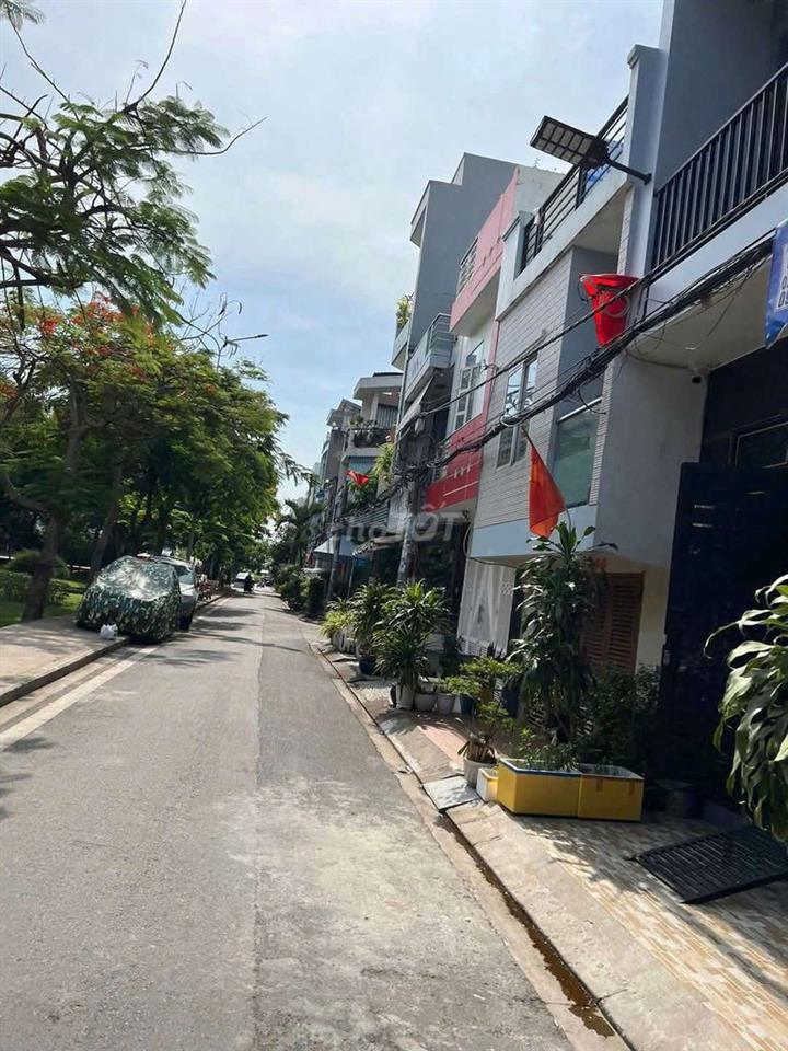 Nhà KDC Bình Phú ngay Công Viên 4x10 1 trệt 3 lầu vỉa hè 3m