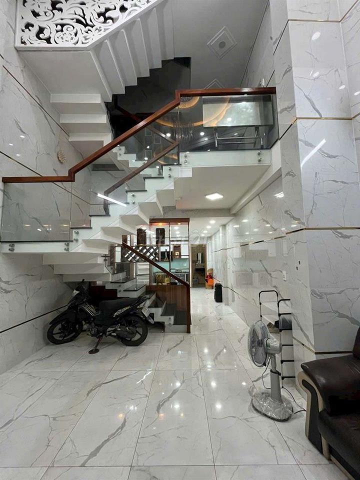 Mặt tiền Phạm Văn Chí với đs 9 nhà mới như hình