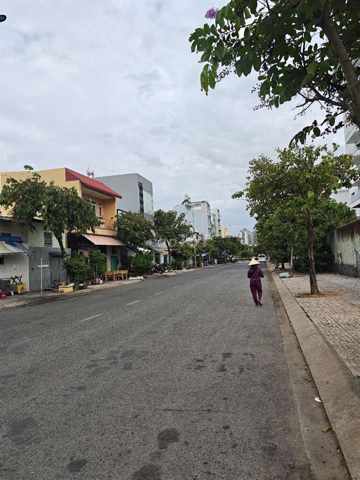 Mặt tiền Phạm Văn Chí với đs 9 nhà mới như hình