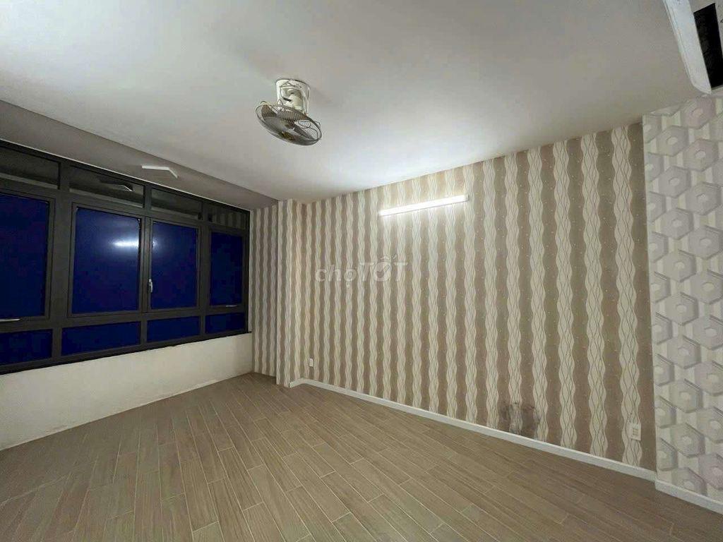 Mặt tiền Phạm Văn Chí với đs 9 nhà mới như hình