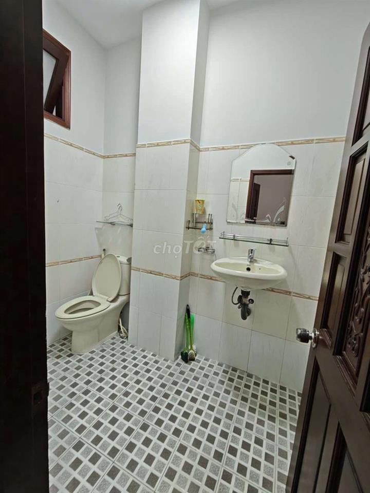 chính chủ cho thuê MT 63 đường 72 KDC Bình Phú