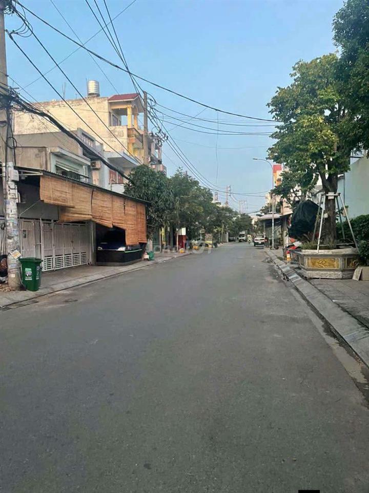 Nhà cấp 4 KDC Bình Phú 5x20 100m2 trống suốt làm kho