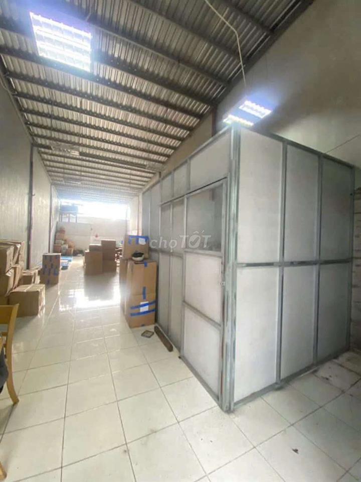 nhà cấp 4 100m2 KDC Bình Phú tiện làm kho xưởng