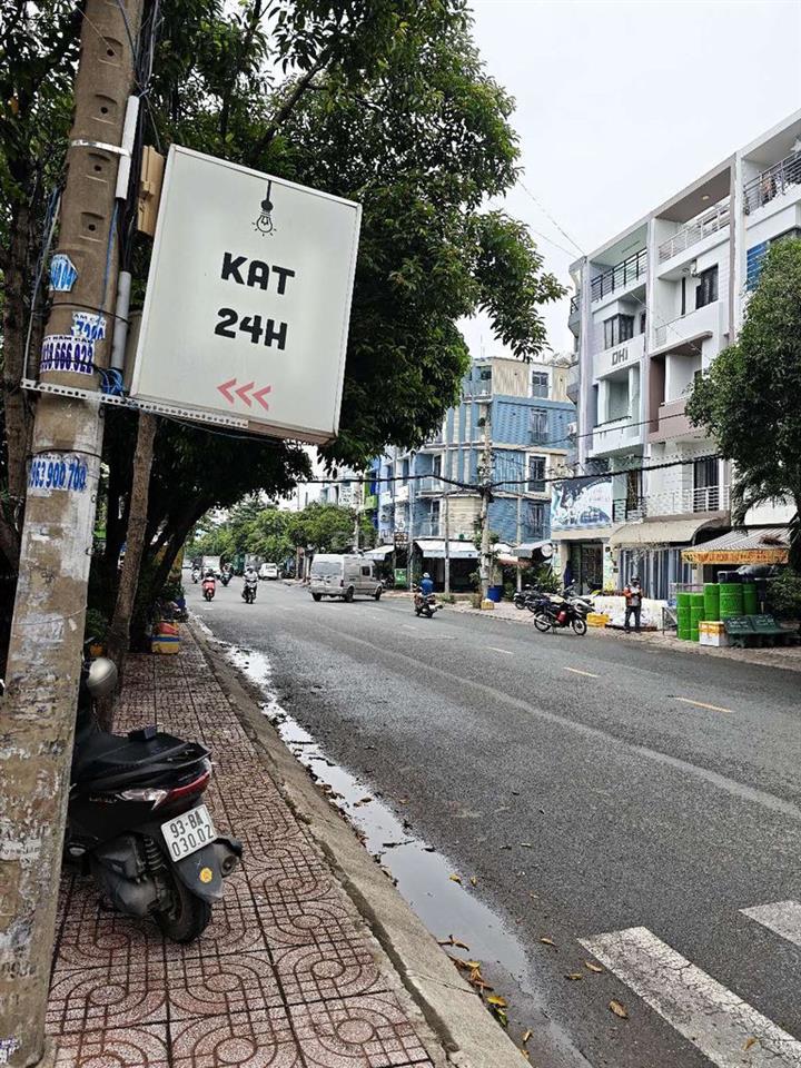 Mặt tiền đường 23 KDC Bình Phú 4.5x20 1 trệt 4 lầu