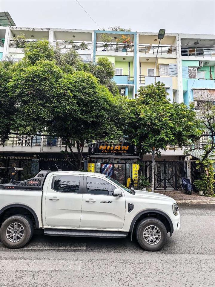 Mặt tiền đường 23 KDC Bình Phú 4.5x20 1 trệt 4 lầu