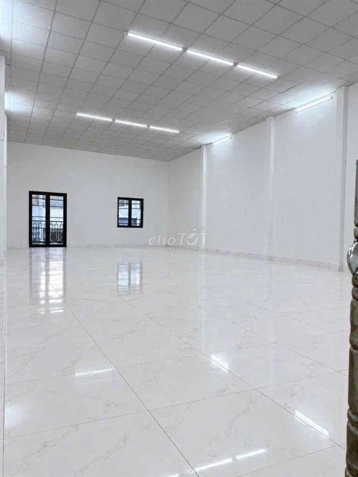 Nhà trống suốt sát cc Khang Điền 8x20 1 trệt 1 lầu suốt