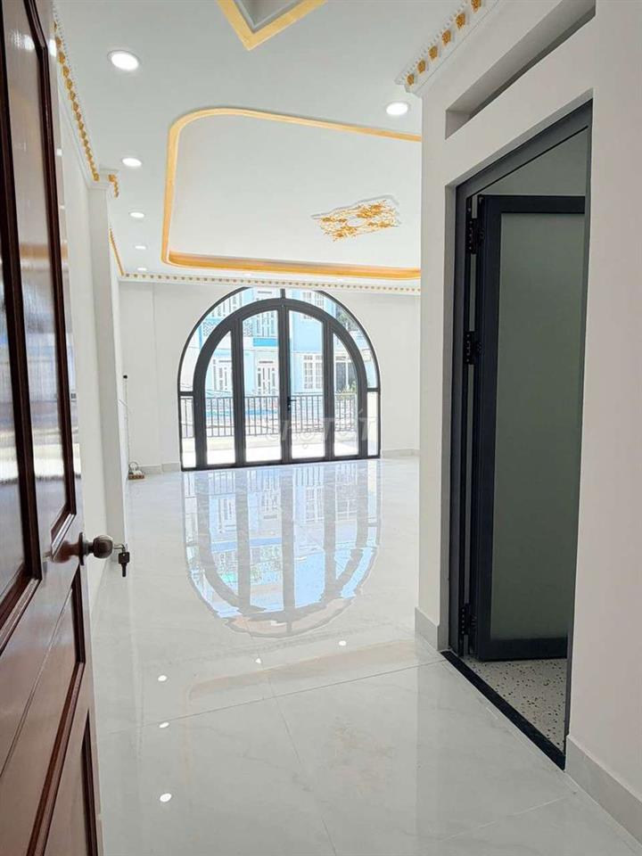 Mặt tiền 23 đường 8A KDC Tên Lửa 5x20 có tháng máy