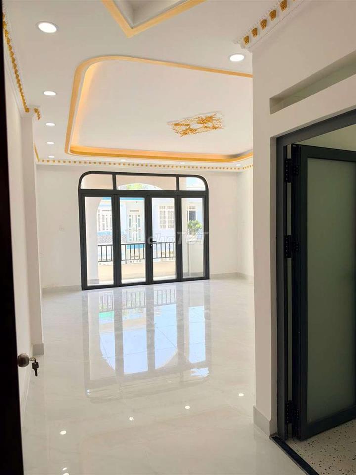 Mặt tiền 23 đường 8A KDC Tên Lửa 5x20 có tháng máy