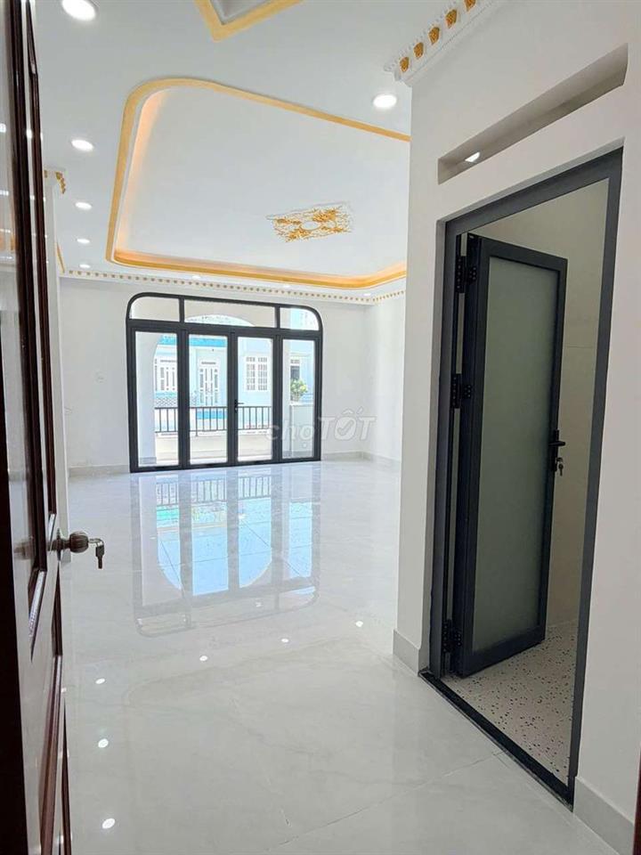 Mặt tiền 23 đường 8A KDC Tên Lửa 5x20 có tháng máy