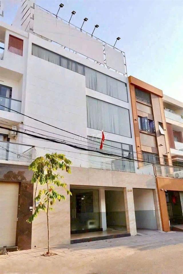 Toà nhà văn Phòng 8x20 1 trệt 5 lầu có thang máy