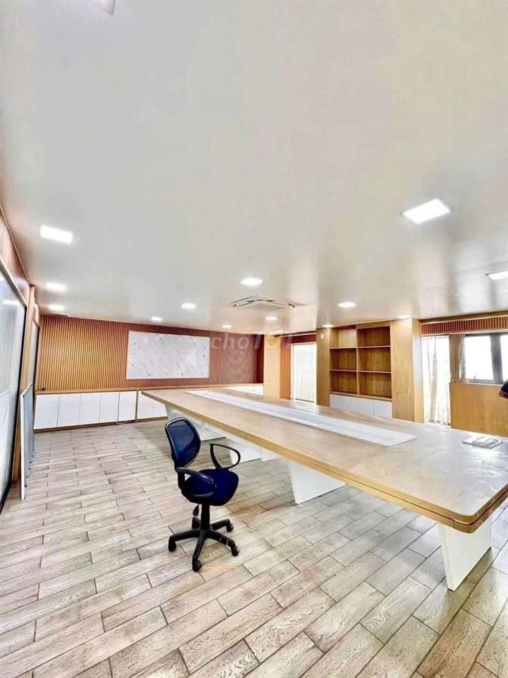 Toà nhà văn Phòng 8x20 1 trệt 5 lầu có thang máy