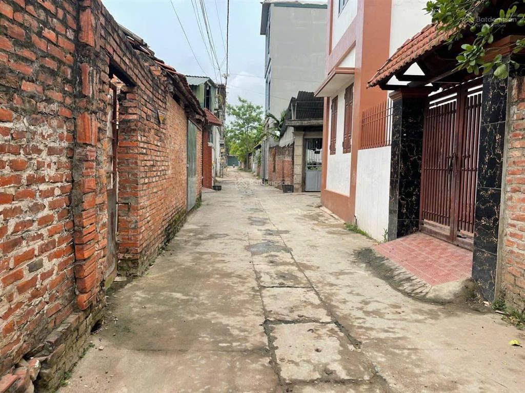 Đất trong làng sài sơn  quốc oai ô tô hơn 3 tỷ chút sang tên ngay  0985 090 ***