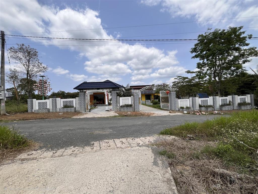 Bán 1641m2 đất sẵn thổ cư, khu dân cư, 2 mặt đường ô tô, gần chợ, bhx lộc nam, bảo lâm
