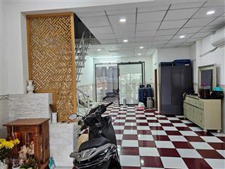 Cho thuê nhà cấp 4 dt 5x20 đối diện cổng c, đường 60m giá 10tr
