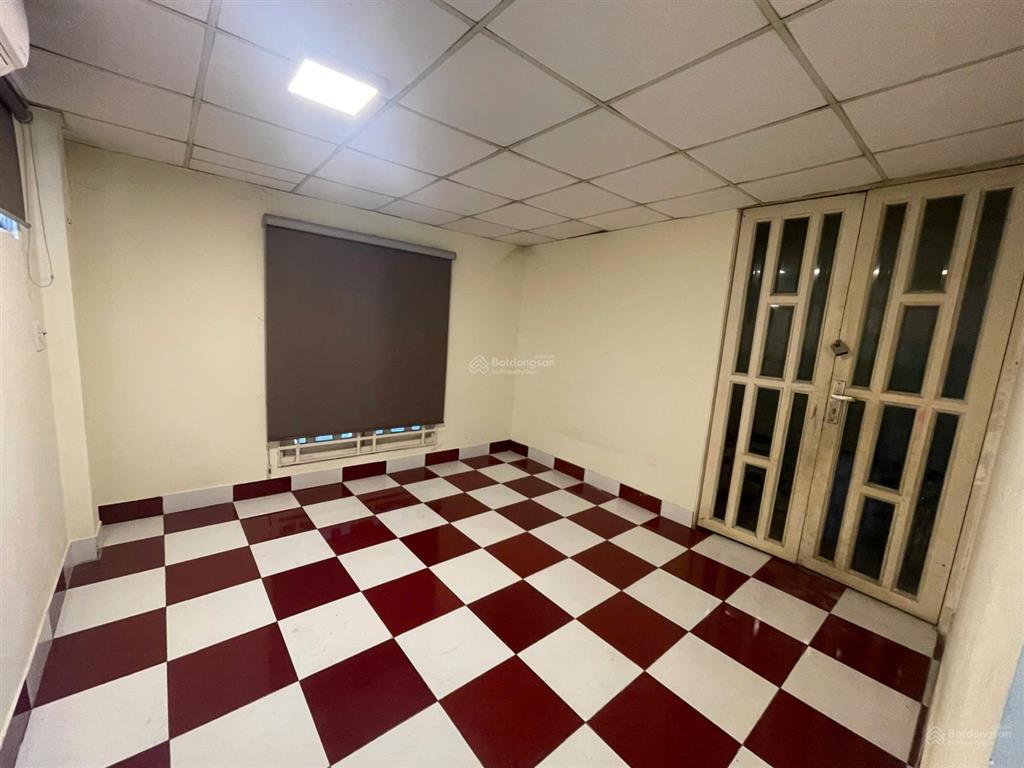 Cho thuê nhà cấp 4 dt 5x20 đối diện cổng c, đường 60m giá 10tr