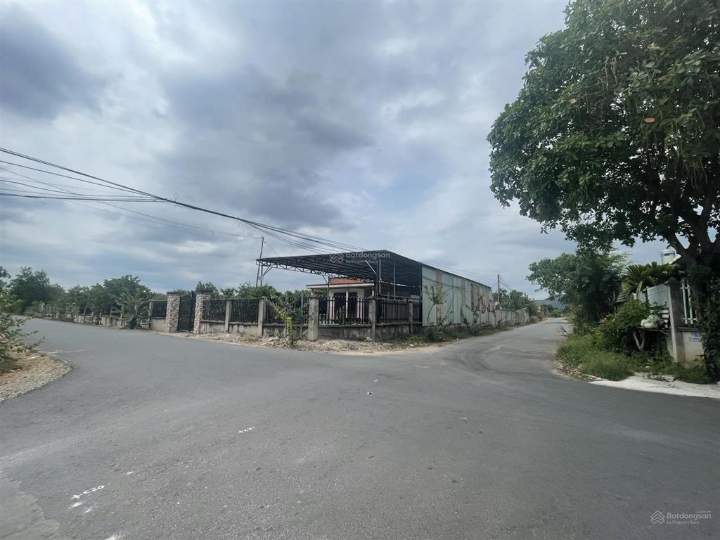 Bán gấp lô góc hai mặt tiền 2000m2 80tc, 35x60m  tài phú mỹ 0707 004 ***