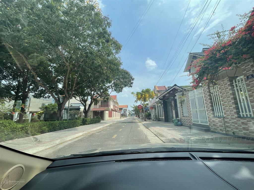 Lô biệt thự siêu đẹp kế bên công viên mát mẻ 250m2 full thổ giá 5,850 tỷ.  tài phú mỹ 0707 004 ***
