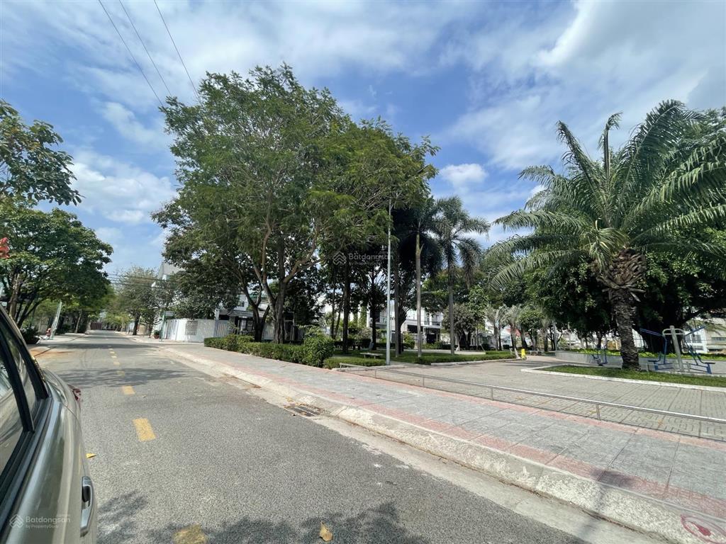 Lô biệt thự siêu đẹp kế bên công viên mát mẻ 250m2 full thổ giá 5,850 tỷ.  tài phú mỹ 0707 004 ***
