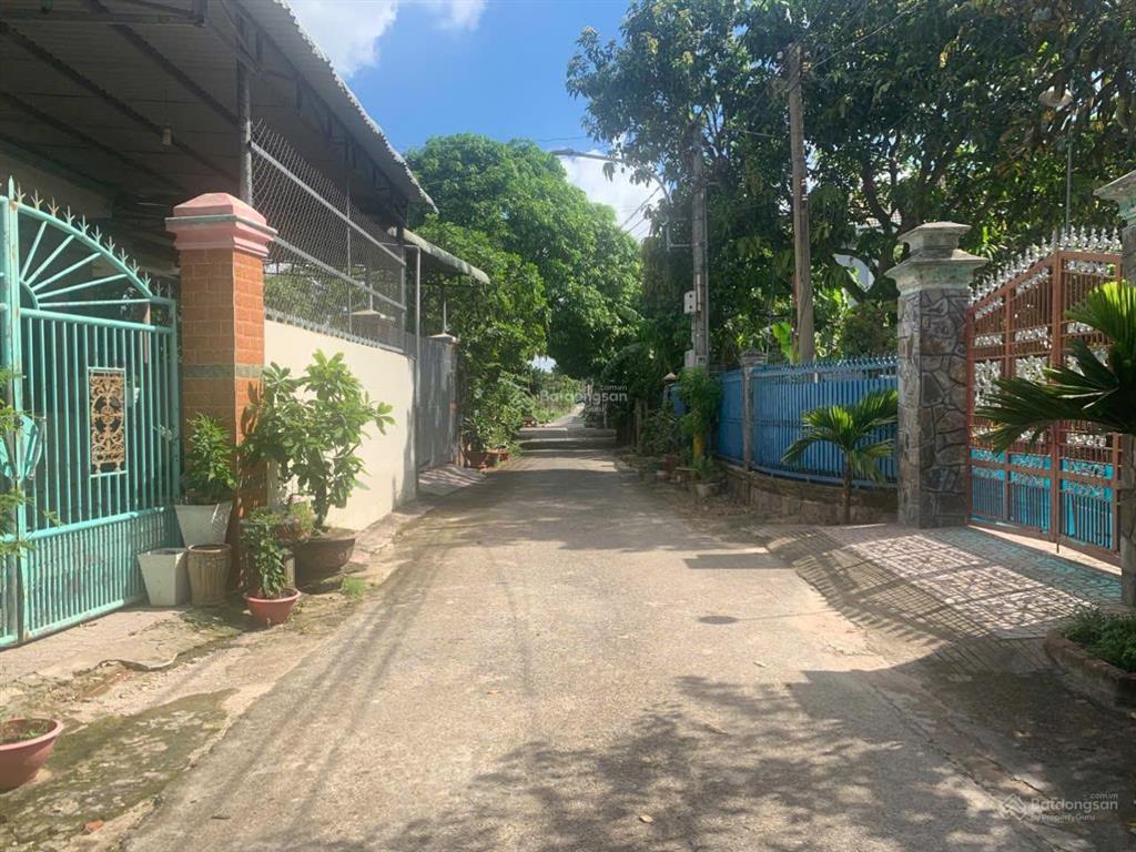 Bán đất có nhà vào ở ngay, xe hơi vào tới đất, 327m2  100m tc giá 3,6 tỷ quá hời. tài 0707 004 ***