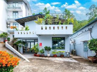 Bán khu tổ hợp nghỉ dưỡng 3361m2  600m tc dòng tiền từ 120  250tr/th. giá 115,9 tỷ.  0707 004 ***