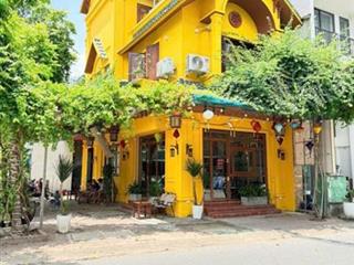 Chính chủ cần sang nhượng quán cafe lô góc kinh doanh 2 mặt tiền vị trí tuyệt đẹp