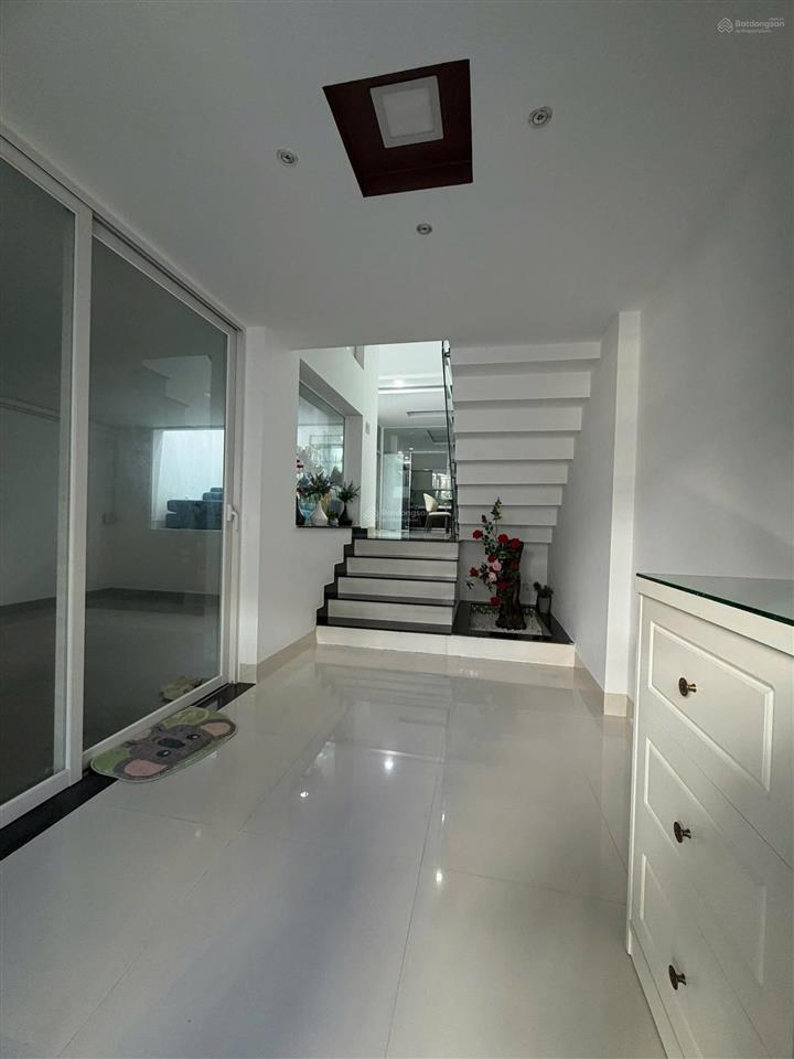 Cho thuê nhà mặt tiền nguyễn hữu huân tân tiến nha trang gần biển ngay trung tâm khu bàn cờ