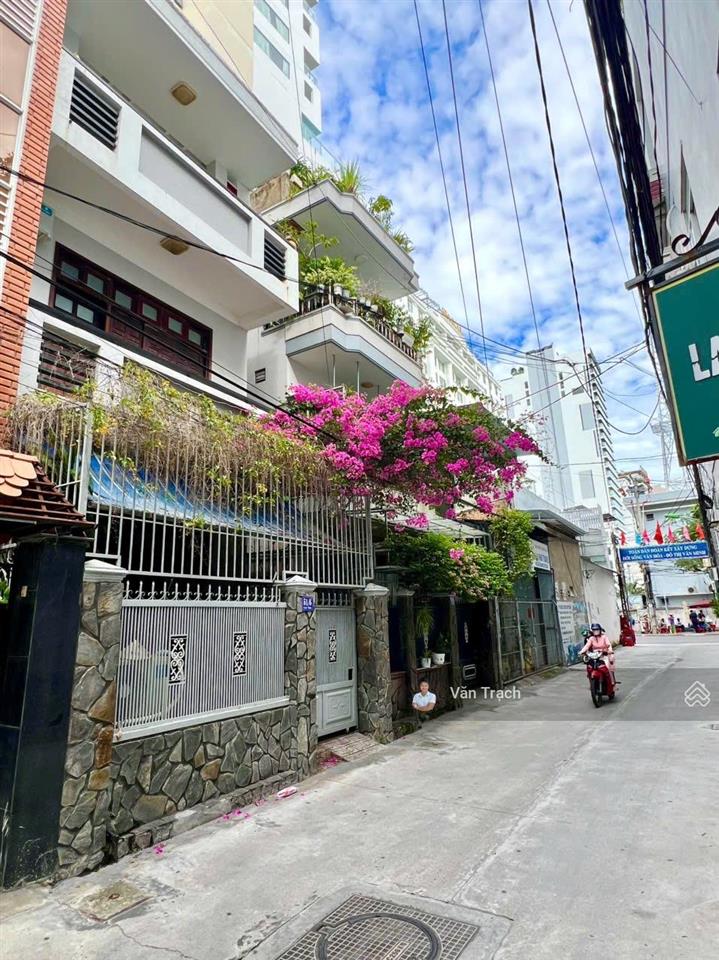 Bán nhà hẻm tuệ tĩnh lộc thọ nha trang hướng đông bắc cách đường lớn 3 căn cách biển 100m