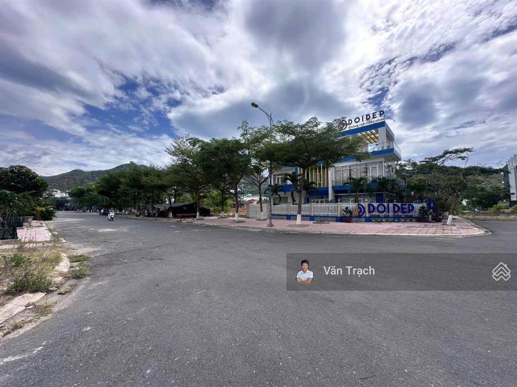 Bán đất 2 mặt tiền biệt thự vĩnh hòa, cách biển 100m, sổ đỏ riêng, đường rộng 26m