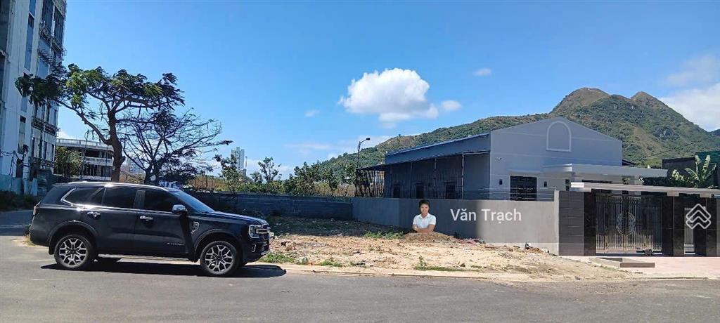 Bán đất 2 mặt tiền biệt thự vĩnh hòa, cách biển 100m, sổ đỏ riêng, đường rộng 26m