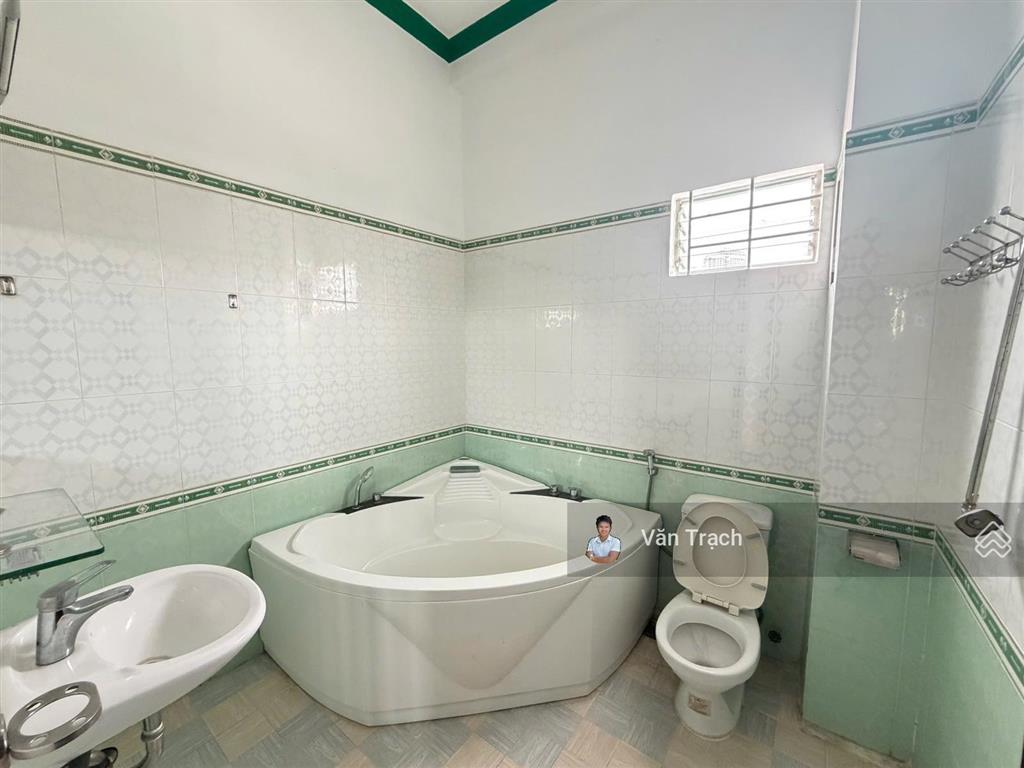 Cho thuê nhà nguyên căn mặt tiền võ trứ tân lập nha trang hướng đông bắc vào ở ngay